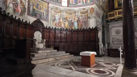 Slow Motion Close Up Of Glittering Gold Mosaics In Santa Maria In Trastevere 库存影片 328843573