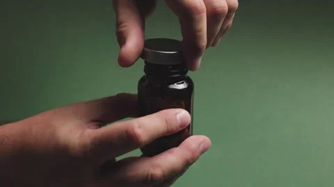 Slow motion close up of man hands opening brown medicine pill bottle 4k Vídeos de archivo 343449856