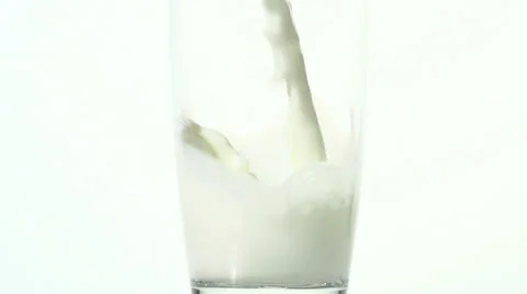 Slow motion close up of milk pouring into a glass. Vídeos de archivo 34658399