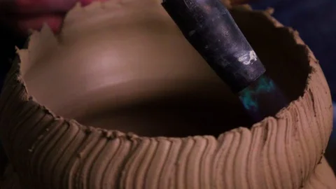 Slow motion. Close-up. Potter burns the pot inside with a gas burner. Vídeos de archivo 84109215