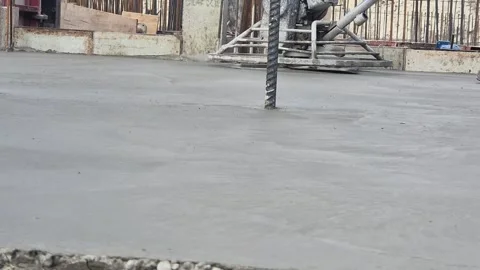 Slow Motion Close-up of Rotating Power Trowel Blades Vídeos de archivo 331194629