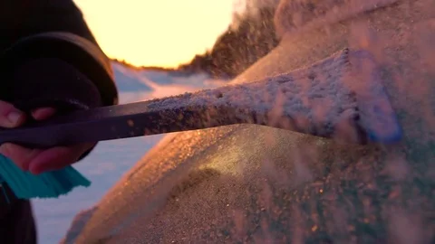 SLOW MOTION CLOSE UP Scraping sparkling frost off a car window at winter sunrise Vídeos de archivo 80924472