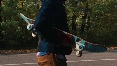 SLOW MOTION: Close-up skateboarding Stockbeeldmateriaal 81212174
