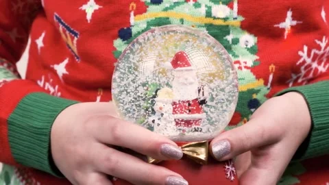 Slow-Motion Close-Up of Snow Globe with Santa, Snowman, and Swirling Snowflakes 스톡 동영상 297088618