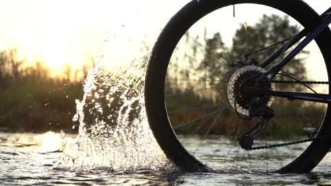Slow Motion, Close-Up: Splashes of Water from a Spinning Bicycle Wheel in Video stock 150816234