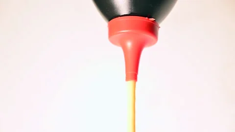 Slow motion close up of squeezing sauce mustard mayonnaise Vidéo 154870088