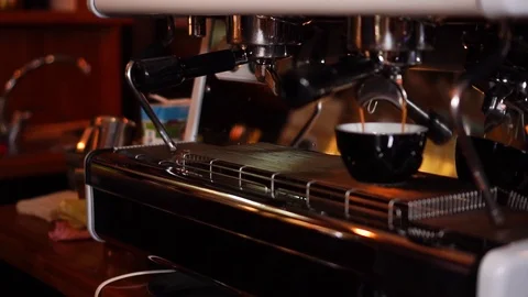 Slow motion close up view on high technology coffee machine making espresso in Stock-Footage 104514020