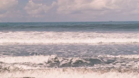 SLOW MOTION, CLOSE UP: Wave rages towards sunny tropical island in Indian ocean 스톡 동영상 184553361