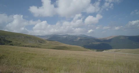 Slow motion cloudy blue sky above Parang mountains 4K video Video stock 265730542