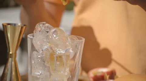 Slow motion of cocktail Vídeo Stock 57366707