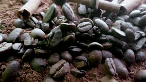 Slow motion coffee beans falling 動画素材 88664652