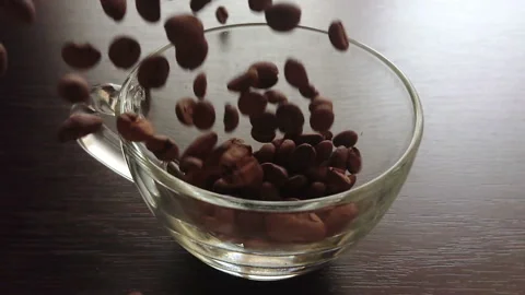Slow motion coffee beans falling 動画素材 88671832