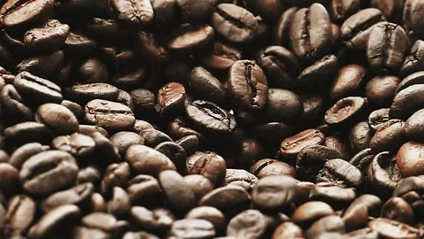 Slow motion coffee beans smoothly dropping on natural light on freshness morning 스톡 동영상 92279202
