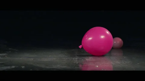 Slow Motion Concrete Block Falls on Balloon Vidéo 42767319