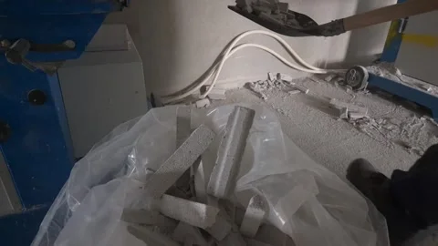 Slow Motion Construction Worker Shoveling Aerated Concrete Debris 스톡 동영상 344431712