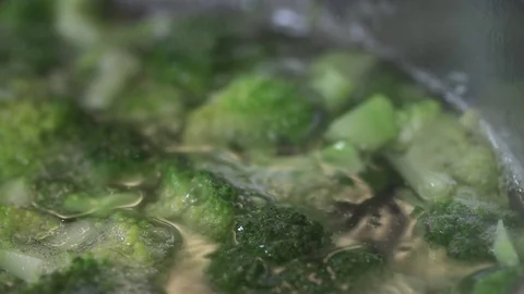 Slow motion Cooking Broccoli 動画素材 84265190