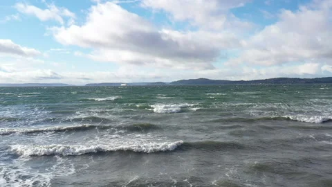 Slow Motion Cresting Waves 1080p 库存影片 144905389