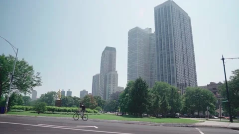 Slow Motion cyclist in front of Chicago skyline Stock Footage 313506724
