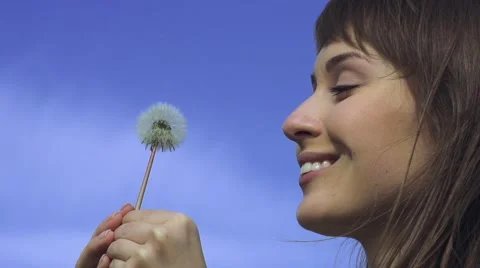 Slow motion of Dandelion being blown by a young smiling woman. Slow motion 240 스톡 동영상 49720221