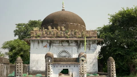 Slow Motion Dargah of Pir Sadruddin Exterior, Islamic Shrine Ranthambore Fort, 스톡 동영상 329765752