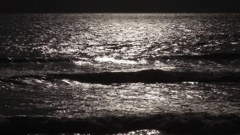 Slow motion deep seascape view with sun flecks on water surface at sunset Видео 70359603