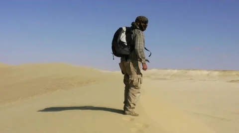 Slow motion desert walk packpacker wearing shemag Stock-Footage 46887316