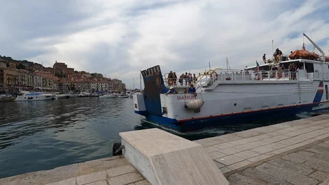 Slow motion docking of the ferry, coming from Isola del Giglio - Italy Stock Footage 151069550