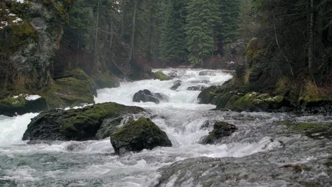 Slow Motion dolly shot of Benham falls near Bend, OR Stock Footage 83197051