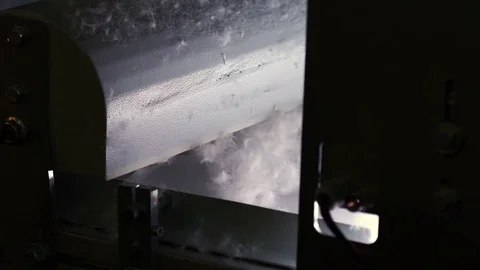 Slow motion of the down filling machines selecting down with sensors, s.. Vídeo Stock 75060503