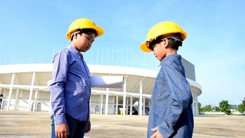 Slow motion Engineer boy wearing yellow safety helmet and shaking hand 스톡 동영상 75819353
