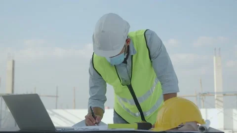 Slow motion of engineer working on table on top of construction site Stock Footage 146681094