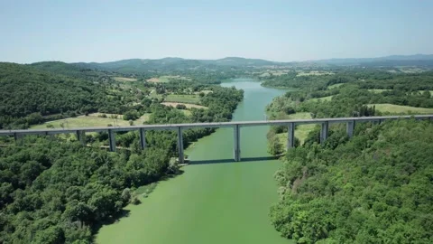 Slow motion-ETR 1000-Freccia Rossa-Train Aerial 4K view rail bridge-passes by 스톡 동영상 196233705