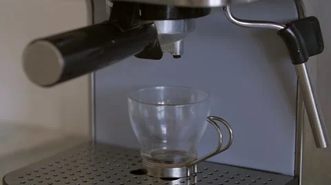 Slow Motion - Expresso Coffe Machine Brewing 動画素材 48664606
