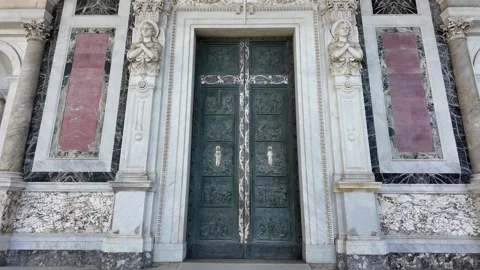 Slow Motion Exterior View Of Ancient Bronze Entrance In San Paolo Rome Vídeo Stock 331538736