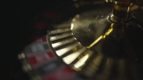 Slow motion extreme close-up numbers left side of wheel Vidéo 335700103