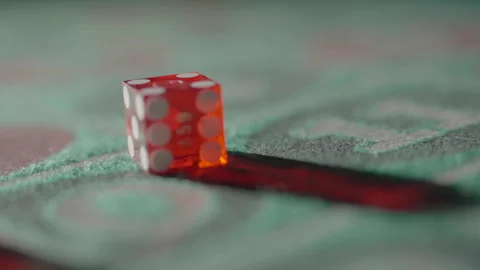 Slow motion extreme close-up red dice thrown left 库存影片 335699879