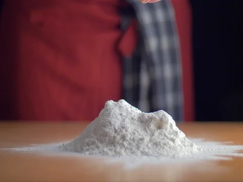 Slow motion of falling eggs into flour stock footage food Vídeo Stock 79662979