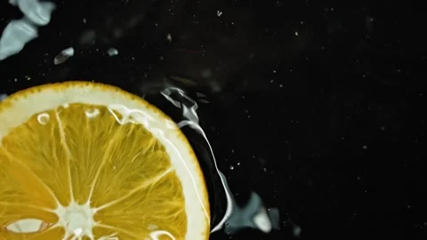 Slow motion of falling lemon slices into splashing water. Stock Footage 146899890