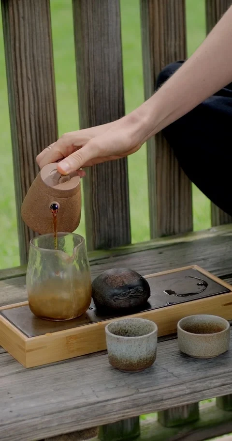 Slow motion of female pouring fermented Chinese Pu-erh tea... Stock Footage 344454815