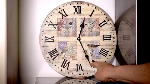 Slow motion: Finger adjusting time on clock. Stock-Footage 89572332
