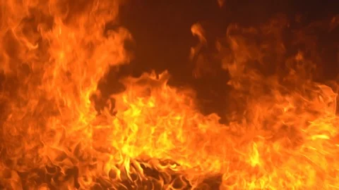 Slow motion fire flame, super slow hot power of bon fire on night background Vidéo 121009520
