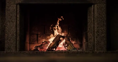 Slow motion fireplace burning. Warm cozy fireplace with real wood burning in it. Vidéo 42067138
