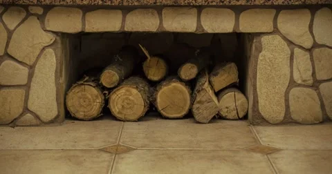 Slow motion fireplace burning. Warm cozy fireplace decorated for Christmas  Vidéo 42067965