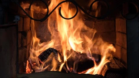 Slow motion of Fireplace burning. Warm cozy burning fire in a brick fireplace Vidéo 102239162