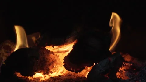 Slow motion of firewood burning inside the fireplace Video stock 138903859