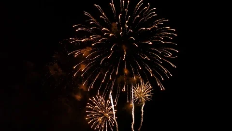 Slow motion fireworks exploding in the nightime sky during festival 스톡 동영상 82629819