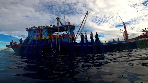 Slow Motion of Fisherman pulling the net. Fishermen's boats. Big Trawlers. 스톡 동영상 280328385