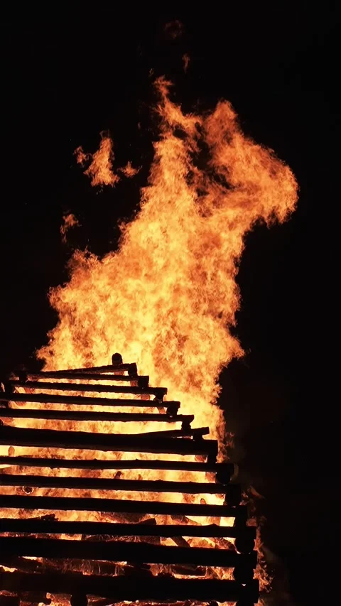 Slow Motion Flames of Large Fire on Black Background, Vertical Burning Video Video stock 312099044