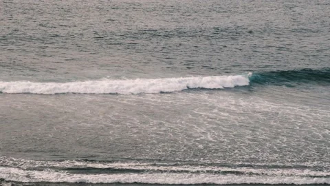 Slow motion of foaming ocean waves off the coast of the island of Bali Stock-Footage 200932753