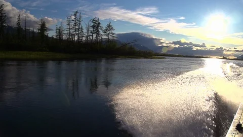 Slow motion of a Foaming Water behind a powerboat, sparkling in the sun's rays. 스톡 동영상 105653289